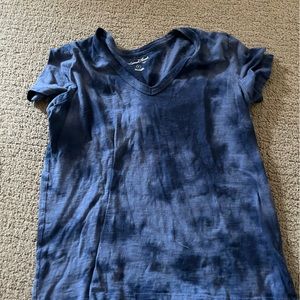 TARGET UNIVERSAL THREADS V-NECK SHIRT